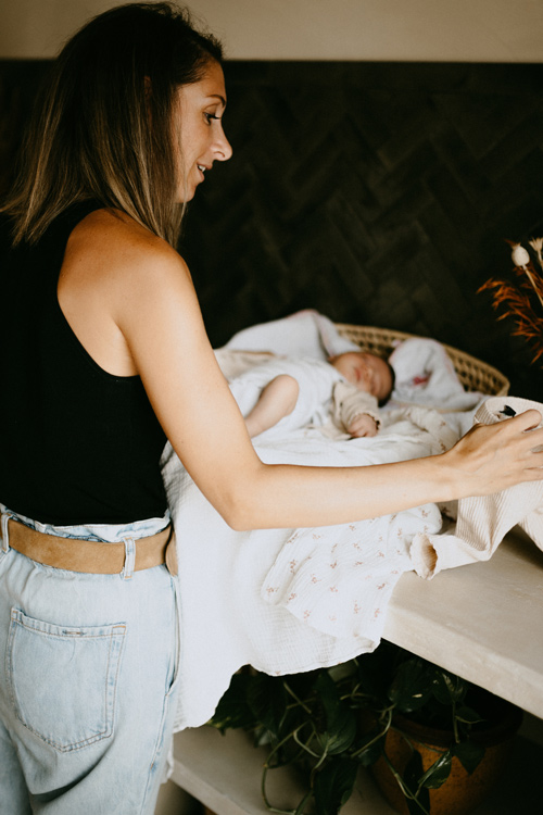 Accompagnante à la parentalité. Soins et prestations bien être de bébé à Villefranche sur Saône : massages, bain, portage, réflexologie émotionnelle et allaitement de bébé