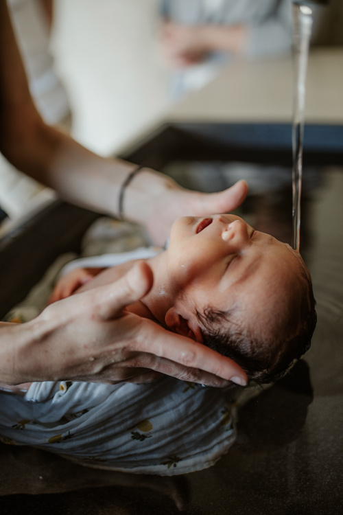 Accompagnante à la parentalité. Soins et prestations bien être de bébé à Villefranche sur Saône : massages, bain, portage, réflexologie émotionnelle et allaitement de bébé